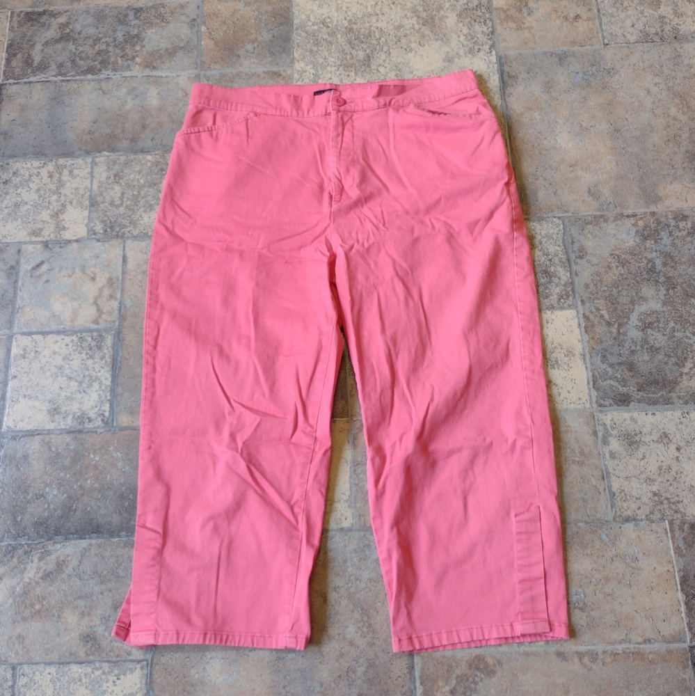 Bill Blass Petite bright pink capris size 12P